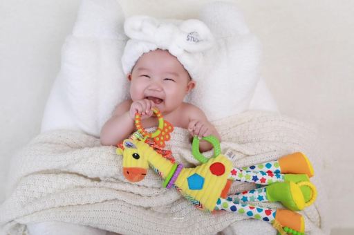 包生男孩正规公司宝宝的口欲期